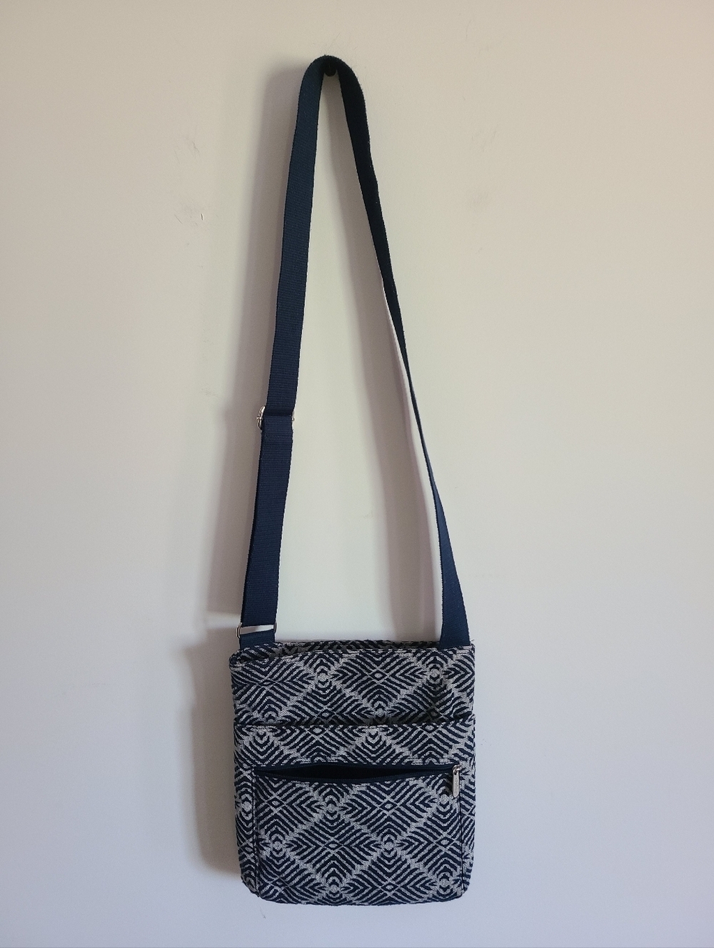 Thirty One Crossbody Bag Navy Gray Diamond Pattern